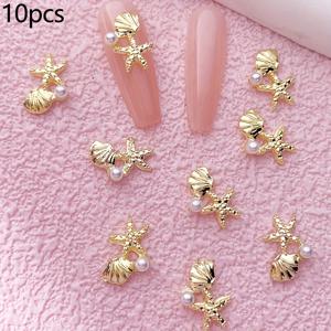 TEMU 10개 세트의 여름 테마 바다 바람 네일 장식. 골드 및 실버 진주, , 조개 디자인 특징. 네일 아트 프로젝트에 완벽하며, 3D 합금으로 제작된 이 장식품은 네일, 신발 장식과 같은 다양한 공예에 사용할 수 있습니다.