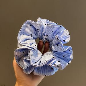 TEMU 1개 블루 하트 & 도트 프린트 4겹 러플 스크런치 헤어 타이 - 우아한 레트로 여성용 헤어 액세서리, 데이 특별 기념품, 다재다능한 번 포니테일 업두 헤어타이, 고급스러운 디자인, 텍스처 소재, 패션 애호가를 위한 선물