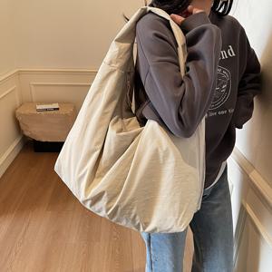 TEMU 1개 일본 스타일 패션 캐주얼 나일론 토트백 여성용 - 대용량 지퍼 클로저 숄더백, 내구성 및 세척 쉬운 디자인, 출퇴근 및 여행에 적합 - 색상: 카키, 버건디, 옐로우, 블랙, 커피, 여행용 가방, 출근용 캐리온 가방, 일본 스타일 액세서리, 디자인,도시 출퇴근용