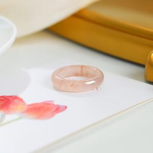 TEMU 세련되고 우아한 복숭아꽃 핑크색의 산뜻한 디자인으로 부유함을 상징하며 핑크색 반지로 구성되어 발렌타인데이 선물로 완벽합니다.