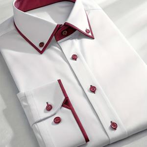 TEMU 화이트와 버건디의 충돌로 화려한 스타일을 연출합니다! 이 셔츠는 칼라와 버튼에 버건디 액센트가 있어 눈길을 사로잡고 독특합니다. 고품질의 원단으로 제작되었습니다.