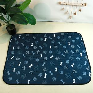 TEMU 고양이와 강아지를 위한 옥스포드 펫 쿨링 패드, 여름철 사용에 이상적입니다. 세탁 가능한 편안하고 내구성이 뛰어난 패드에는 미끄럼 방지 디자인으로 털이 묻어나는 것을 방지하여 반려동물을 쾌적하게 유지합니다. 모든 크기의 고양이와 강아지에게 적합합니다.