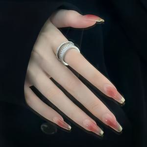 TEMU 프랑스 엣지 로즈 블러쉬 네일 24개 세트입니다. 중간 길이와 긴 길이로 제공되며 로맨틱하고 패셔너블한 스타일에 완벽합니다. 이 다재다능하고 우아한 네일은 부드러운 미학을 반영합니다.