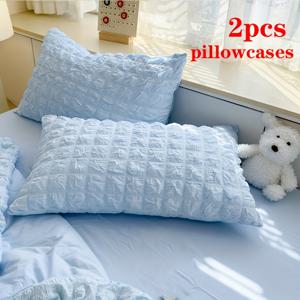 TEMU 2개입 단색 플리츠 버블 거즈 베개 커버, 48cm x 74cm (베개 속통 제외). 100% 폴리에스터 원단으로 제작되어 피부 친화적이고 편안하며 세탁기 사용 가능. 침실, 거실, 호텔에 적합.