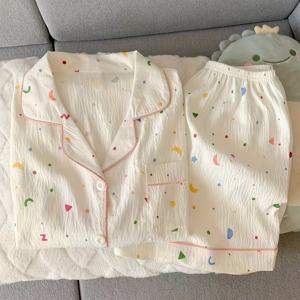 TEMU 심플 라펠 여성 파자마 세트, 인스타일 기숙사 홈웨어, 여름용 가벼운 캐릭터 반팔과 쇼츠 세트, 달콤하고 귀여운 여름 아우터웨어 2피스 세트, 여성 홈웨어 또는 아우터웨어로 착용 가능한 반팔 상의와 쇼츠