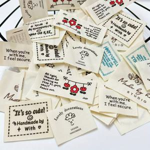 TEMU 36개 혼합 재봉 라벨 세트, 패브릭 의류 라벨, 행복한 얼굴, 빨간 꽃, 영감을 주는 단어가 있는 수제 라벨, 재봉 DIY 공예 뜨개질 장식용 패브릭 라벨 태그