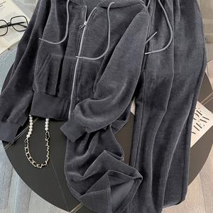 TEMU 여성을 위한 루즈핏 후드티와 와이드 레그 팬츠가 특징인 투피스 그레이 라운지웨어 세트입니다. 지퍼업 후드티와 드로스트링 팬츠가 포함된 코듀로이 의상입니다.