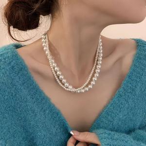 TEMU 여성을 위한 짧은 이중 레이어 모조 진주 목걸이, 초커로 레이어링하기에 완벽합니다. 이 스타일리시한 액세서리는 일상복에 이상적이며, 견고한 원형 모조 진주가 특징인 간편한 디자인을 특징으로 합니다.