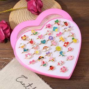 TEMU 여아를 위한 36개 만화 반지 세트. 하트 모양의 상자로 포장되어 있으며, 작은 소녀들을 위한 선물 또는 상품으로 완벽합니다.