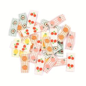 TEMU 50개 4*1.5cm 딸기, 체리, 및 기타 과일 패턴 랜덤 혼합 옷깃 태그 접힌 가장자리 패브릭 라벨 바느질 DIY 의류 액세서리