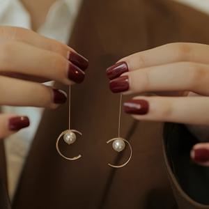 TEMU 귀에 뚫지 않고 착용할 수 있는 패셔너블하고 미니멀한 긴 달 모양 귀걸이
