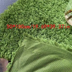 TEMU 부드럽고 잔디색의 인조 이끼 잔디밭입니다. 쉽게 절단할 수 있으며 녹색 식물 모양을 흉내 낼 수 있습니다. 미니어처 조경 장식에 완벽하며 가정, 야외 정원, 결혼식, 축제 파티 및 사진 촬영 소품으로 적합합니다.