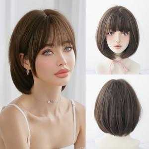 TEMU 짧고 곧은 쿨 브라운 컬러의 레귤러 보브 가발입니다. 앞머리와 높은 레이어가 특징이며, 밀도도 높습니다. 이 내열성 합성 가발은 여성의 데일리 파티, 뮤직 페스티벌, 프로미, 어버이날 선물, 여름 스타일에 적합합니다.