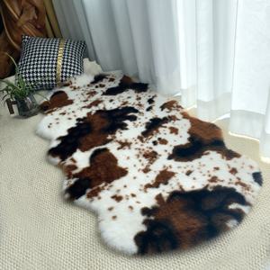 TEMU 소 프린트 인조 토끼 러그, 침실, 거실 및 야외 파티오에 적합, 스웨이드 미끄럼 방지 바닥과 부드럽고 푹신한 원단 특징. 사이즈: 60×120 Cm.