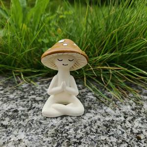 TEMU 수집용 피규린, 기발한 수지 버섯 요가 명상 수집용 피규린 1개, 수공예 기도 버섯 조각상 - 파티오, 마당, 젠 가든용 정원 및 가정 장식, 휴일(크리스마스/할로윈/가을) 악센트