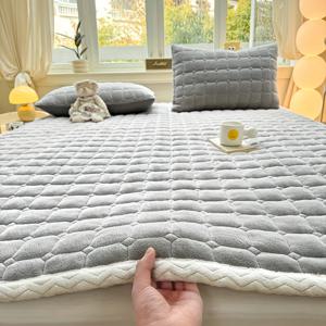 TEMU 1 초극세사 부드럽고 편안한 밀크 벨벳 매트리스 보호 커버 얇은 매트리스 고품질 플란넬 벨벳 퀼팅 매트리스 피부 친화적 통기성 가을 겨울 침구 싱글 더블 침대 매트리스 커버 대형, 특대형