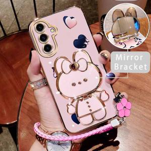 TEMU 하트 모양의 거울, 토끼와 락슬이 있는 뷰티를 상징하는 디자인. 갤럭시 A17 폰 케이스용으로 제작되었으며, 편안한 그립감을 제공하며 소프트 쉘 버전으로 패션 애호가에게 완벽합니다.