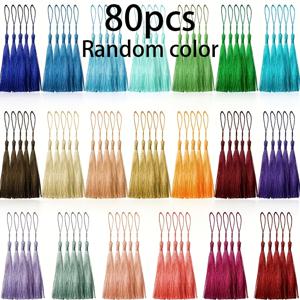 TEMU 80개 태슬 세트, 중국 스타일 장식용 행잉 장식품, 다양한 색상으로 제공됩니다. 이 태슬들은 승화식 모자, 졸업복, 가방 체인, 가구 펜던트, 키체인 리본, 책갈피, 축제 랜턴에 적합합니다.