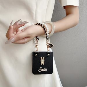 TEMU 폰 케이스: 블랙 가죽 패턴 풀 버니 폰 케이스, 하트 모양 체인 포함, 삼성 Z Flip 7/Z Flip 6/Z Flip 5/Z Flip 4/Z Flip 3 폴더블 폰 케이스