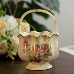 TEMU 유럽 스타일 장미 세라믹 꽃 바구니, 호박 모양으로 정교하게 디자인되었으며, 금색 공예가 새겨져 있습니다. 홈 데코 및 다이닝 룸 칼집 보관용으로 적합합니다. 크리스마스, 발렌타인데이 선물로 완벽합니다.