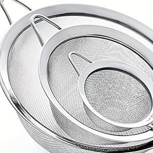 TEMU 3피스 스테인리스 스틸 미세 메쉬 체 세트, 주스 체, 정밀 스테인리스 스틸, 다양한 용도의 세 가지 크기. 밀가루 체치기, 국수 물빼기, 과일 및 채소 거르기에 이상적. 간식의 기름기 제거에 완벽. 식품 서비스용 필수 주방 및 베이킹 도구