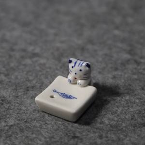 TEMU 귀여운 고양이와 강아지 디자인의 일본식 향로 - 듀얼 동물 장식, 고품질, 전기 불필요 홈 데코