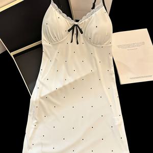 TEMU 화이트 폴카 도트 스트레치 리브드 패브릭 레이스 섹시 캐미솔 드레스, 프렌치 스타일 프린트 순수한 욕망 나이트가운, 탈착식 패드 컵, 조절 가능한 스트랩, 여름용 가벼운 섹시 파자마, 탈착식 패드, 여름용 숏 스커트, 리브드 폴카 도트 나이트가운, 아웃웨어용, 달콤하고 섹시한 스타일