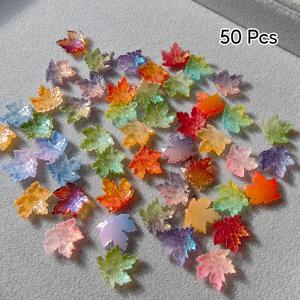 TEMU 생생한 가을 색상의 15mm 유리 단풍잎 펜던트 50개입. 귀걸이, 팔찌, 목걸이, 헤어 액세서리 제작에 적합하며 새해 선물로 완벽합니다.