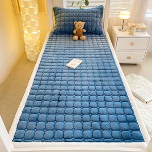 TEMU 초극세사 밀크 벨벳 매트리스 보호 커버, 얇은 퀼팅 매트리스 (고급 플란넬 및 벨벳 섬유 재질). 피부 친화적이고 통기성이 뛰어난 퀼팅 매트리스 커버