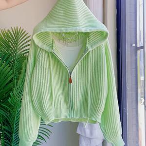 TEMU 여성을 위한 스타일리시하고 매력적인 한국 스타일 후드 숏 가디건. 2025년 가을, 겨울 시즌에 완벽합니다. 트렌디하고 다재다능한 이 가디건은 작은 키의 여성에게 이상적입니다.