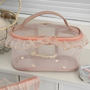 TEMU 러플 디테일과 러브 자수가 있는 정제된 레드 메쉬 메이크업 백 1개 - 소녀들을 위한 귀여운 휴대용 화장품 정리함, 여행이나 일상 사용에 완벽한 가벼운 나일론 세면도구 가방, 선물로도 좋은 투어릿 포치 | 러플 엣지 디자인 | 안전한 지퍼 클로저, 작은 화장품 가방