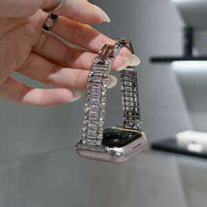 TEMU Apple Watch용 여성용 샤이니 메탈 시계 스트랩 1개. 38mm에서 49mm까지 다양한 사이즈에 적합합니다. Ultra 및 SE 모델을 포함한 iWatch 시리즈 1부터 10까지 호환됩니다. (시계는 패키지에 포함되지 않습니다.)