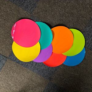 TEMU 8가지 색상의 원형 스티커 28cm - 밝은 원형 백보드 마커 스티커 - 쉽게 건조, 제거 및 재사용 가능 - 학교, 책상 및 벽 조직용으로 좋습니다. 색다른 장소 라벨