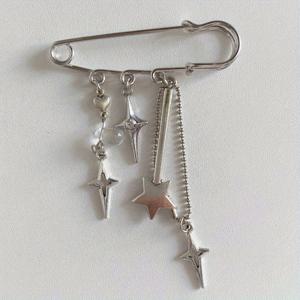 TEMU 한국 패션에서 영감을 받은 별 모양 브로치, 절친이나 커플에게 완벽, 메탈릭 Y2K 은색 하트 참으로 가방 및 휴대폰 장식에 적합