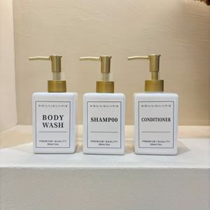 TEMU 350ml/12oz 용량의 삼각 두꺼운 벽 로션 병, 골드 프레스 펌프 장착, 샴푸, 컨디셔너, 샤워 젤에 적합. 이 플라스틱 빈 병은 방수 라벨이 함께 제공됩니다.