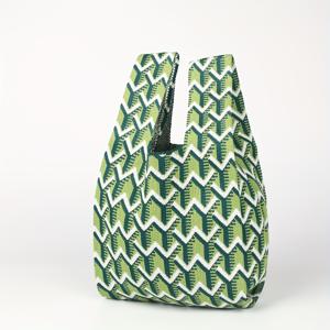 TEMU 접을 수 있고 휴대하기 쉬운 니트 통기성 경량 코바늘 가방입니다. 휴대폰, 우산, 화장품, 립스틱, 향수, 책을 보관하기에 완벽합니다.