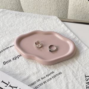 TEMU 1개 불규칙한 구름 모양 세라믹 주얼리 트레이, 액세서리 및 열쇠용 창의적인 디스플레이 스탠드, 고급 데스크탑 장식 트레이, 홈 데코레이션에 적합, 거실 또는 침실 정리함, 현관 키홀더, 섬세한 선물 아이디어