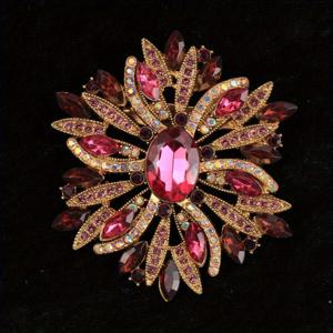 TEMU 빈티지 스팽글리 가랜드 브로치 - 핑크레드 합성 보석, 골든톤 메탈 & 액센트가 돋보이는 우아한 플로럴 디자인, 정장 및 드레스용 럭셔리 코사지 핀, 세련된 공예 기술, 디테일이 살아있는 장식품, 남녀공용 이브닝 웨어 액세서리