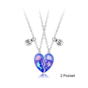 TEMU 카툰 돌고래와 조개 패턴이 특징인 하트 모양 펜던트 목걸이 2개 세트. 반짝이는 빛깔로 BFF와 커플에게 적합하며, 귀여운 트렌디한 별 디자인으로 여성 파티 주얼리 선물로 완벽합니다.