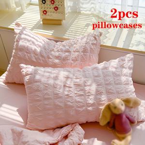 TEMU 2개입 단색 플리츠 버블 거즈 베개 커버, 48cm x 74cm (베개 속통 제외). 100% 폴리에스터 원단으로 제작되어 피부 친화적이고 편안하며 세탁기 사용 가능. 침실, 거실, 호텔에 적합.