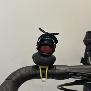 TEMU 1/2개 클래식 고무 오리 자전거 핸들바 장식 - 프로펠러와 경적 포함 - 밝은 노랑과 검정, 자전거 액세서리에 완벽, 자전거 액세서리 | 재미있는 디자인 | 내구성 있는 플라스틱, 오리 장식 - 자전거 벨