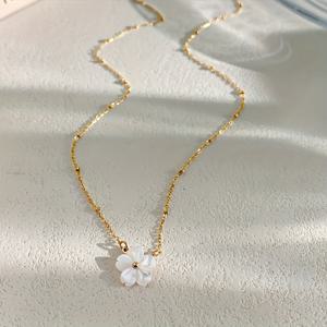 TEMU 프랑스 빈티지 니치 오리지널 쉘 플리츠 플라워 칼라 체인, 파티 및 일상적인 레이어링에 완벽, 쉘과 복숭아꽃 요소가 특징인 입체적인 꽃잎 펜던트가 특징이며, 가벼운 럭셔리한 느낌과 여성스러운 매력을 발산합니다.