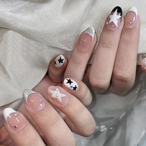 TEMU 10개입 웨어러블 누드 핑크 블랙 앤 화이트 별 네일 아트 워터 스위트 앤 쿨 네일 아트 숏 오발 인조 손톱, 매칭, 스위트 앤 쿨 올 커버리지, 축제 분위기, 카테고리: 프레스 타입 인조 손톱에 적합