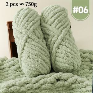 TEMU 750그램(26.46온스)의 초대형 두꺼운 털실 3개 세트. 폴리에스터 섬유로 제작되었습니다. 이 부드럽고 푹신한 털실은 카펫, 담요, 스카프 및 애완 동물 침대와 같은 다양한 아이템 제작에 적합합니다. 세탁기 사용 가능.