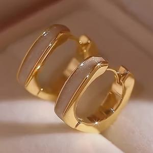 TEMU 여성들이 휴일 파티, 연회, 또는 캐주얼 데일리룩으로 착용하기에 완벽한 에나멜 소재의 아름다운 골드 후프 귀걸이. 생일 선물로도 우아한 선택이며 가을, 겨울 주얼리 컬렉션에 적합합니다.