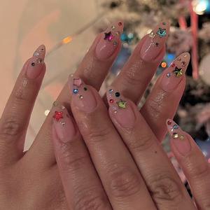 TEMU 누드 프레스온 네일 24개입 미디엄 아몬드형 재사용 가능한 풀커버 인조네일, 3D 블루 그린 레드 핑크 별 & 라인스톤 디자인 아크릴 네일, 여성용 데일리웨어 축제 파티를 위한 럭셔리 패션 스타일