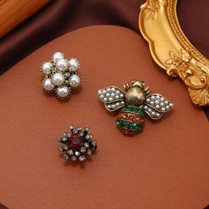 TEMU 매력적인 패셔너블 벌 모양 핀, 코트를 위한 스타일리시한 액세서리, 남녀 모두를 위한 완벽한 선물