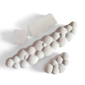 TEMU 4개 구름 키보드 손목 받침 세트, 미끄럼 방지 받침대, 데스크탑 폰 패드, 플로럴 코스터, PU 가죽 키보드 손목 패드, 인체공학적 메모리 폼 포함, 컴퓨터, 노트북, 사무 업무 및 게임에 적합, 화이트