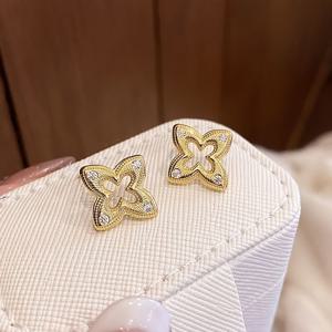 TEMU 새로운 빈티지 스타일의 속이 빈 네잎 클로버 귀걸이, 고급스러운 느낌