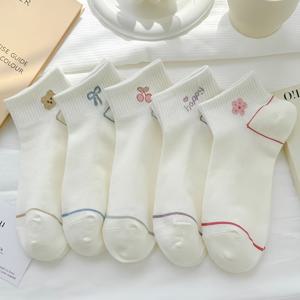 TEMU 곰돌이와 리본 디자인의 여성용 양말 5켤레 세트입니다. 오피스룩과 캐주얼 스타일 모두에 적합합니다. 이 짧은 양말은 부드럽고 편안하며 통기성이 좋고 미끄럼 방지 기능이 있어 스포츠 및 일상복으로 이상적입니다.